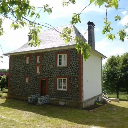 Maison Spacieuse Entre Monts Du Cantal Et Aubrac - 10 Pers, 2000m² De Terrain, Animaux Acceptes - Fr-1-742-139 Hébergement de vacances