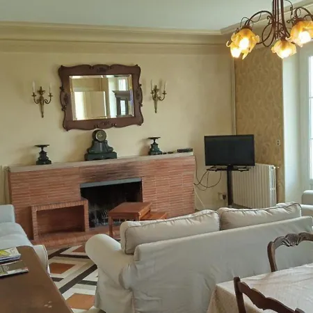 Maison Spacieuse Entre Monts Du Cantal Et Aubrac - 10 Pers, 2000m² De Terrain, Animaux Acceptes - Fr-1-742-139