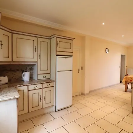 Maison Spacieuse Entre Monts Du Cantal Et Aubrac - 10 Pers, 2000m² De Terrain, Animaux Acceptes - Fr-1-742-139 *